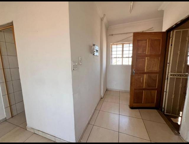 8 BEDROOM HOUSE FOR SALE IN LAUDIUM